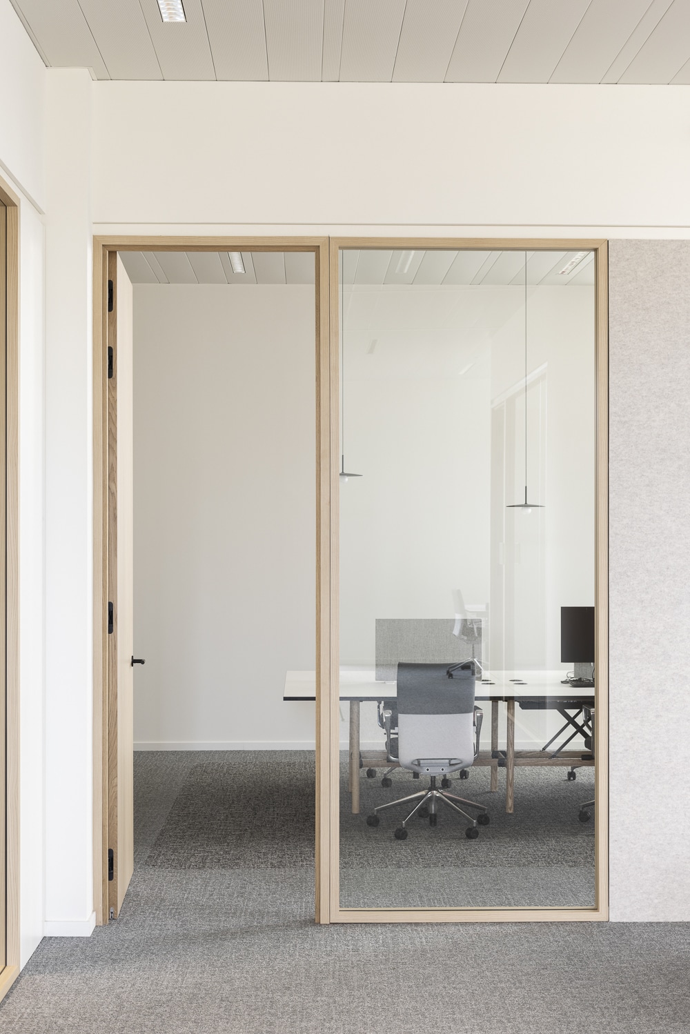 Bulo DAN Meeting Table