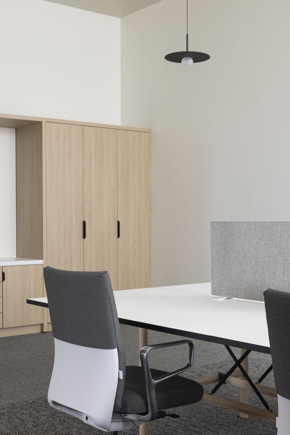 Bulo DAN Meeting Table