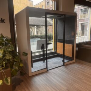 Space 2 Hybrid Outlet