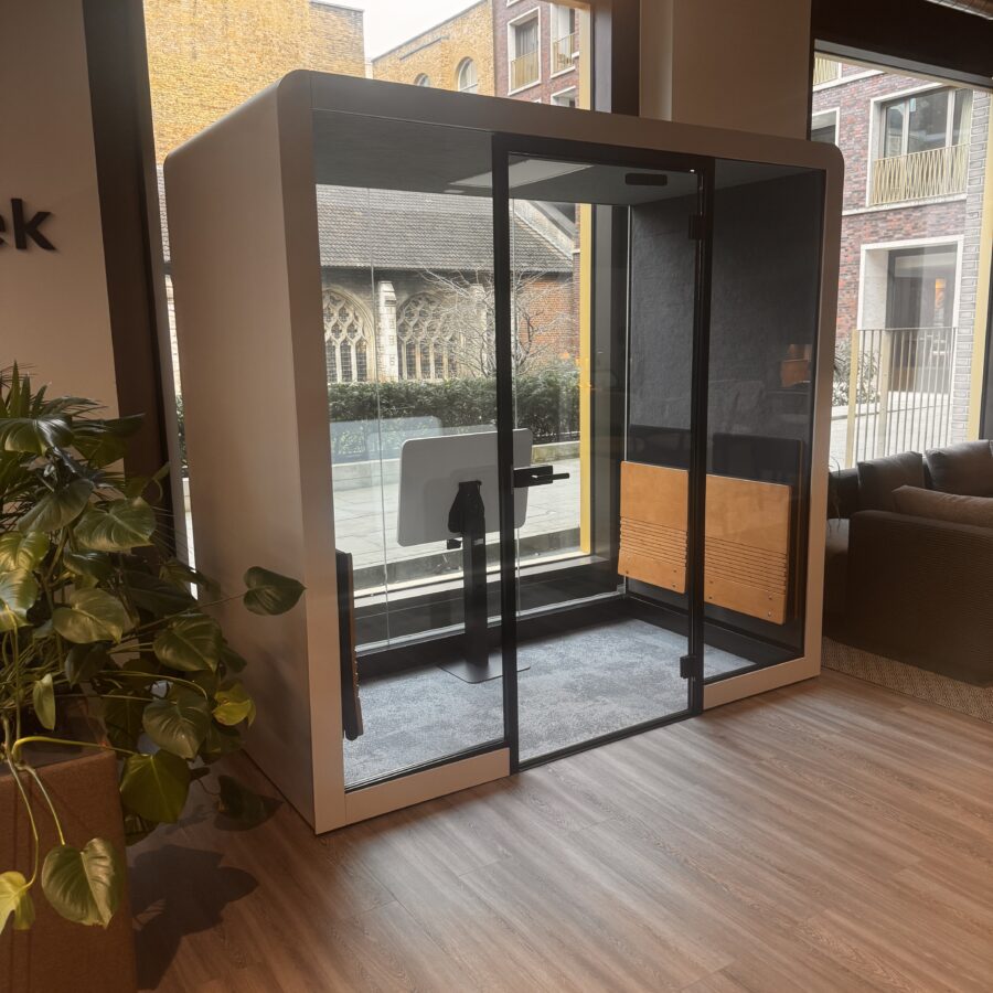 Space 2 Hybrid Outlet