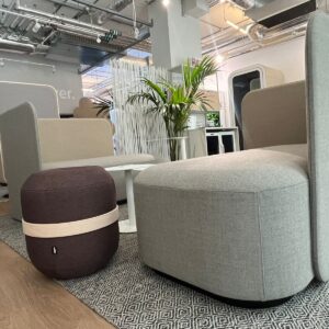 PodLounge - Bench with screen Outlet