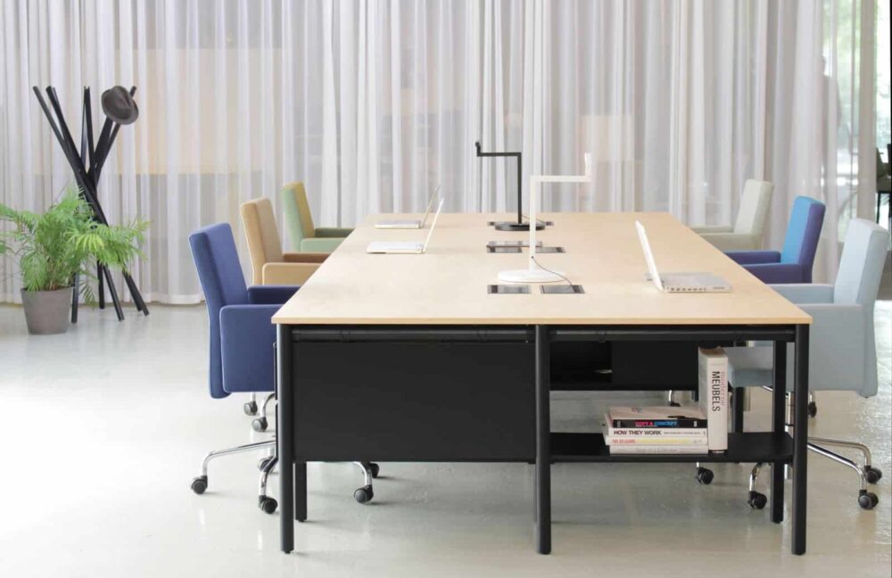 Bulo DAN Meeting Table